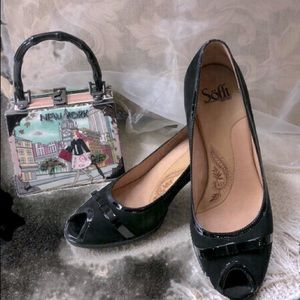 Cozy Soffit suede black peep hole pumps